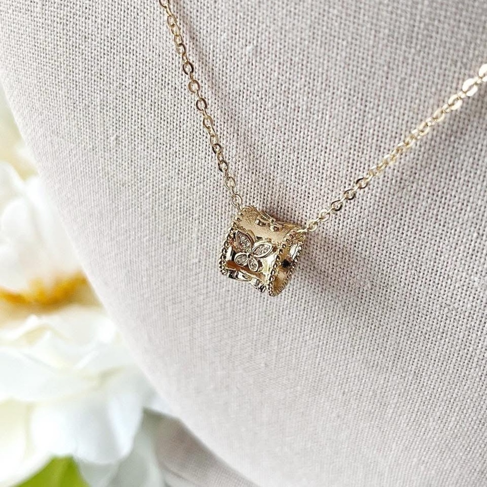 Elegant Gold Butterfly Pendant Necklace - Picture 2 of 12